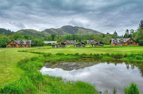 waterfront log cabins loch lomond.